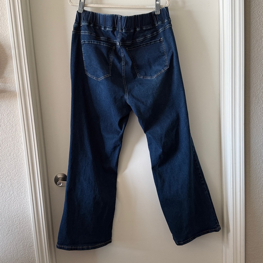 Like New BloomChic Pull-On Jeans - Picture 5 of 8